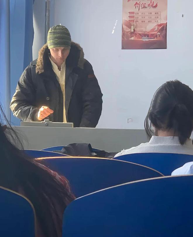 克兰雇佣兵被俘满脸泥土还被打了爱游戏平台网传天津某外教参加乌(图8)