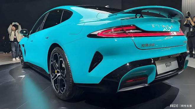 科技平权主义下的“生态汽车”革命爱游戏app小米SU7深度评测:(图2) 科技平权主义下的“生态汽车”革命爱游戏app小米SU7深度评测:(图2)